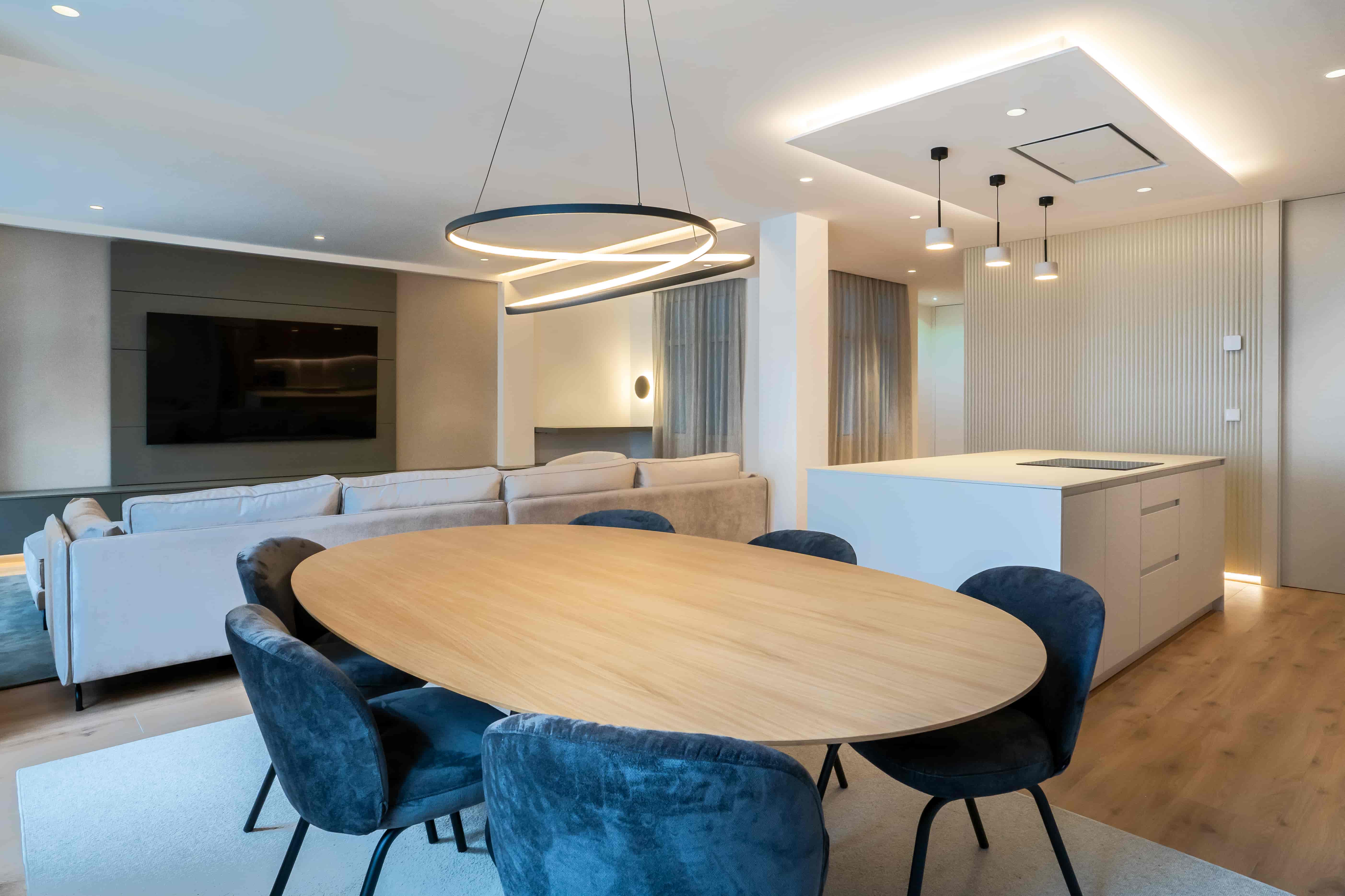 comedor y cocina en un piso en el centro de oviedo