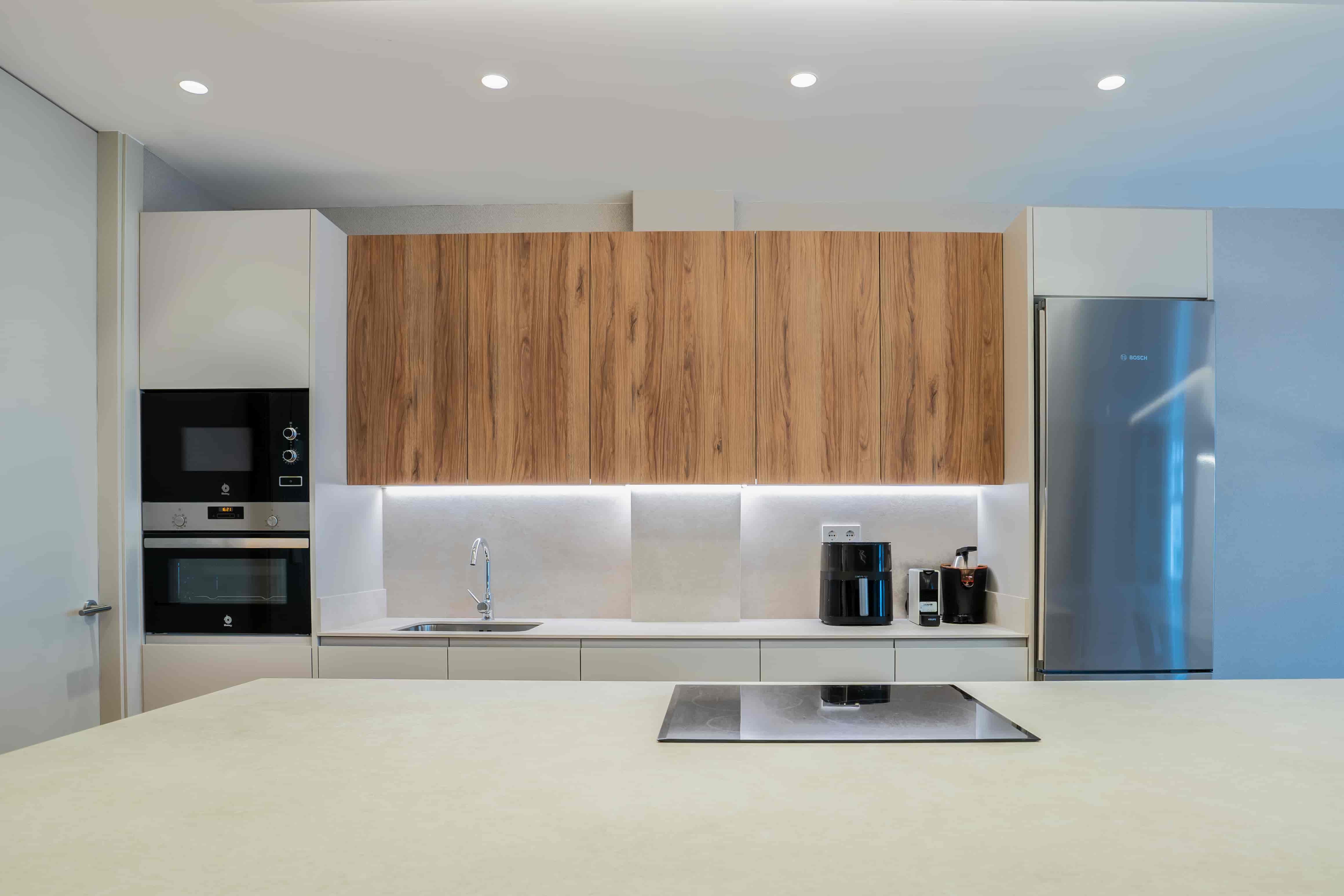 cocina completa en un piso en el centro de oviedo, justo al lado de calle uría