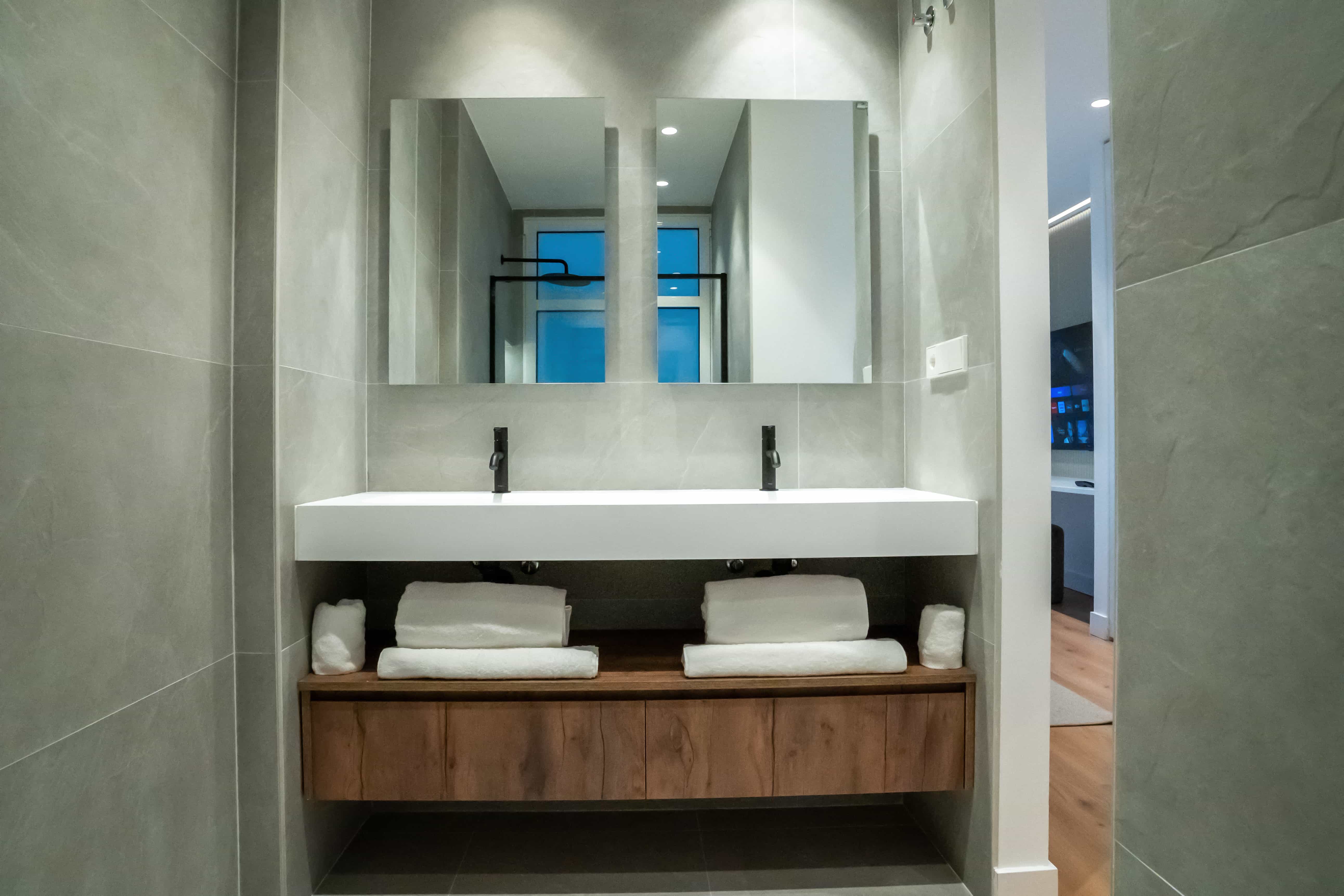 baño completo y totalmente equipado habitación en el centro de oviedo