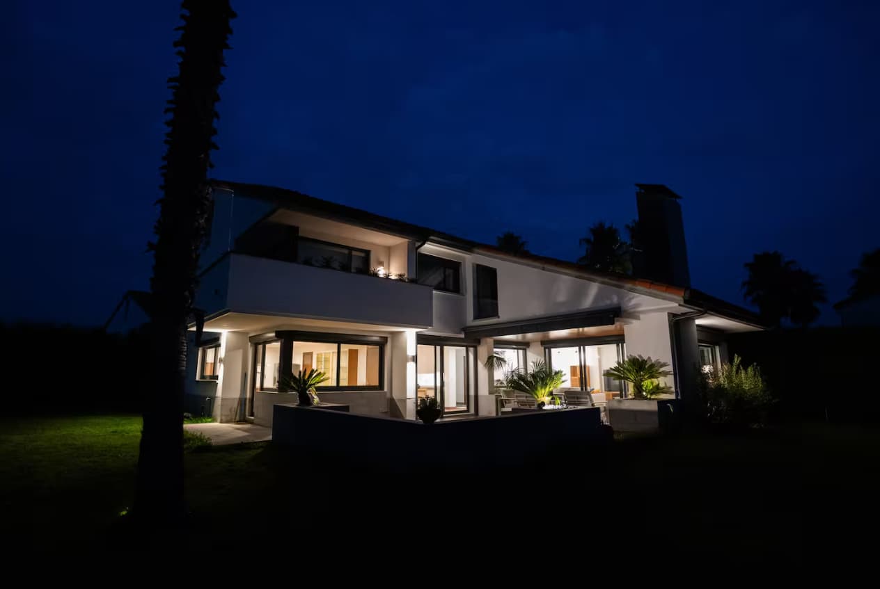 chalet en meres iluminación de nocturna