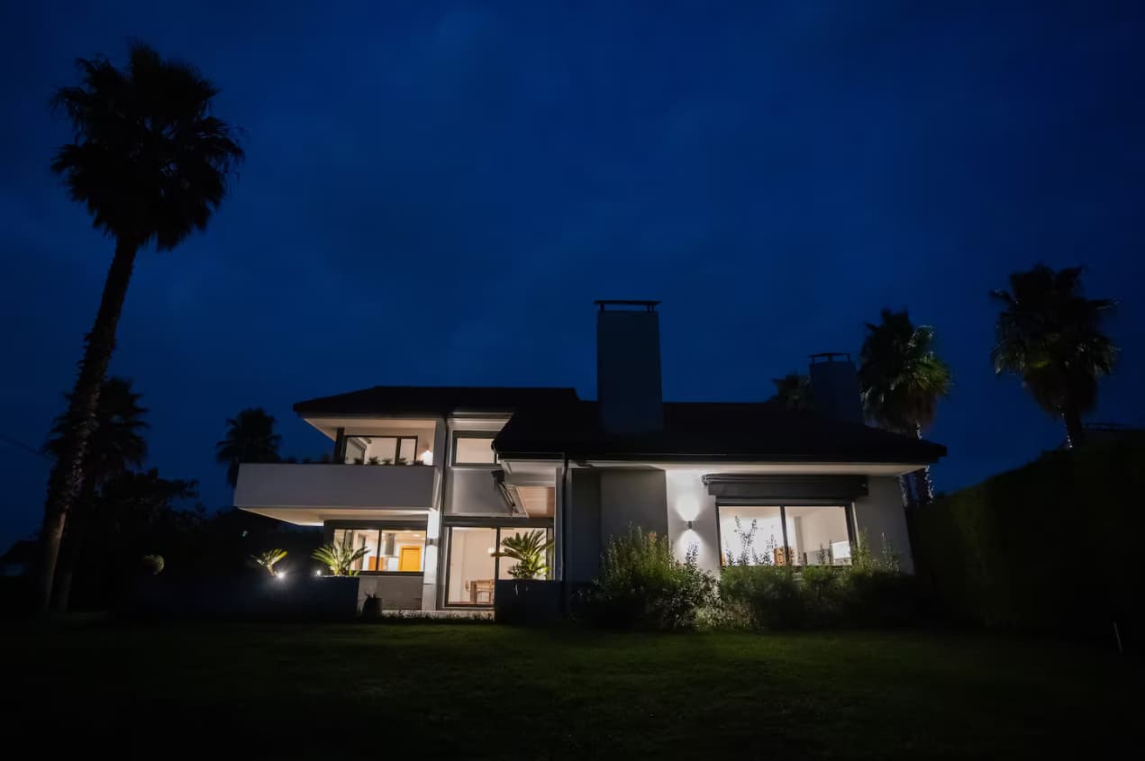 chalet en meres por la noche