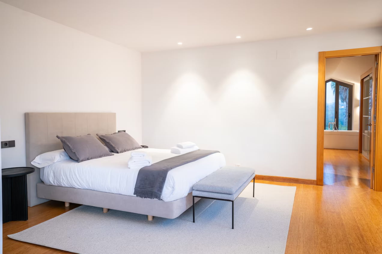 habitación doble con baño en el chalet de meres en asturias