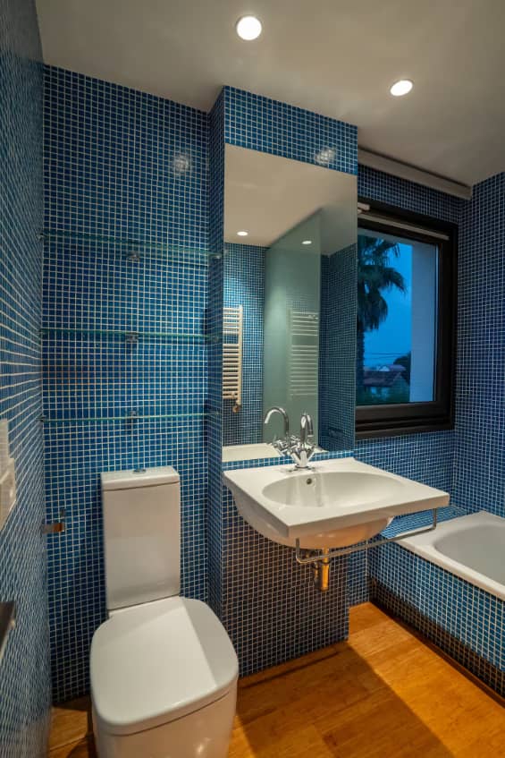 baño totalmente reformado en el chalet de meres asturias